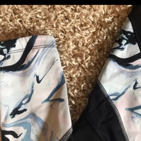 VS Pink Reversible Active Leggings - Picture 4 of 6